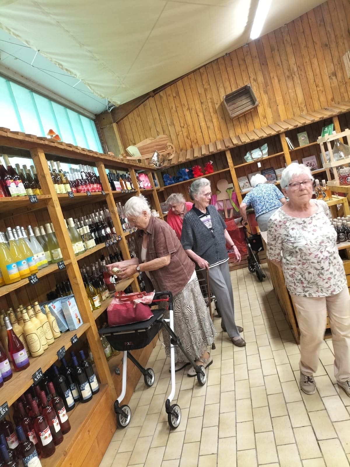 Tagesgäste beim Besuch eines Hofladens